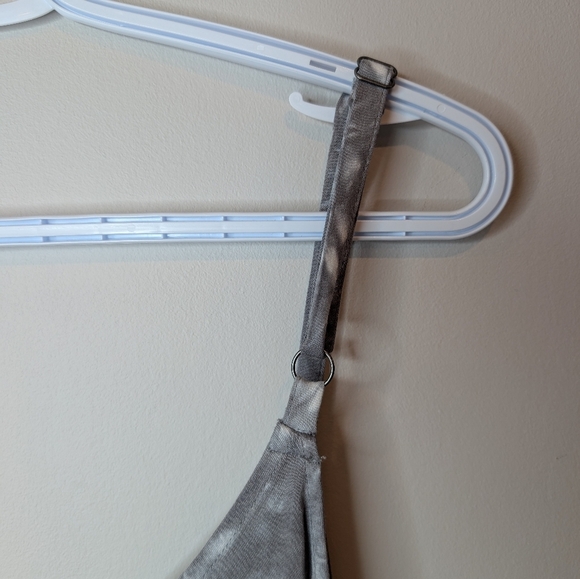 NWT TORRID AVA STRETCH CHALLIS GRAY TIE DYE CAMI TOP 1X Women - Picture 7 of 10